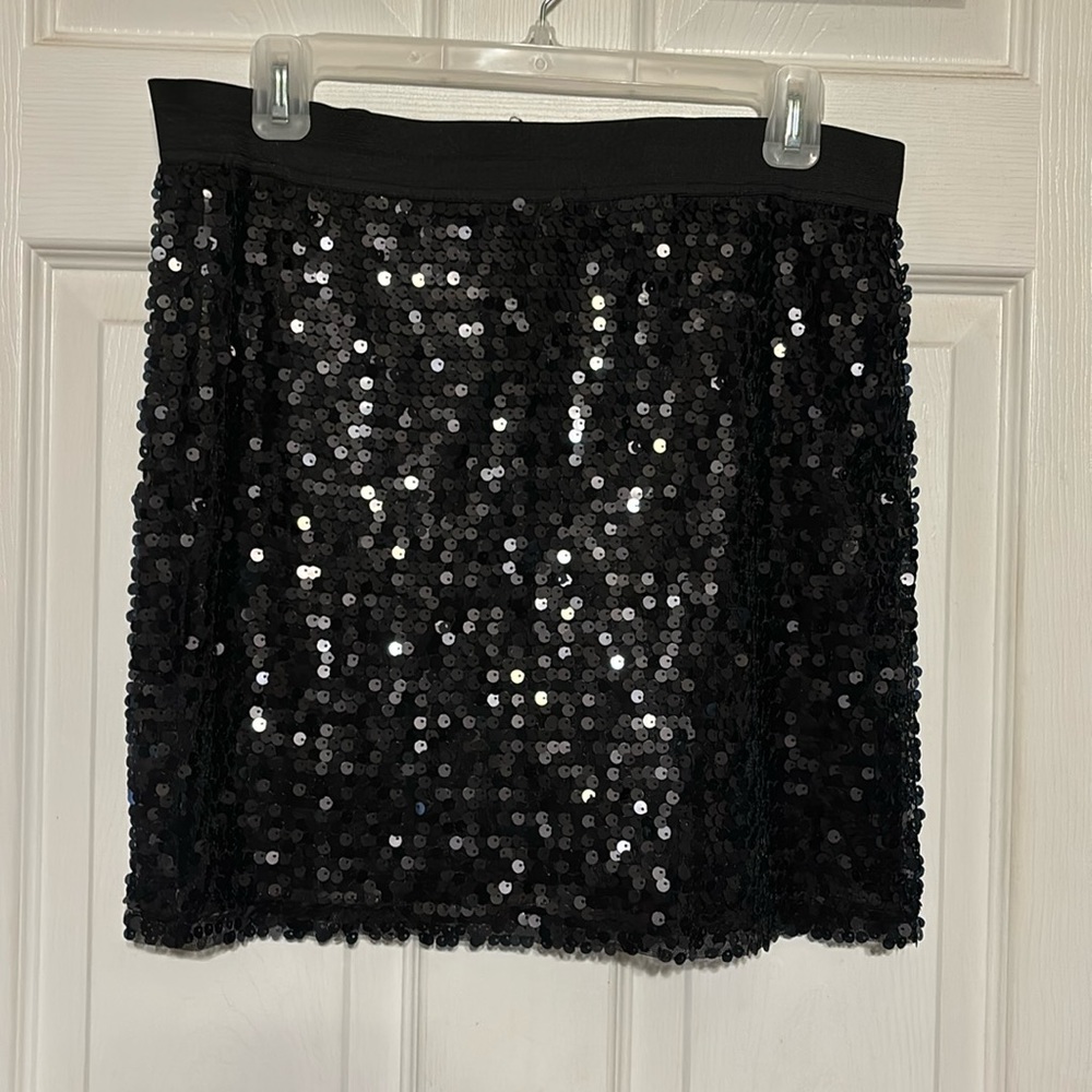 Women’s medium sequin mini skirt.